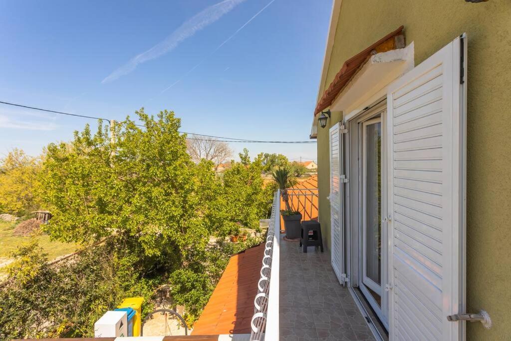 Peaceful House In Nature Nearby National Park Krka Semesterbostad *