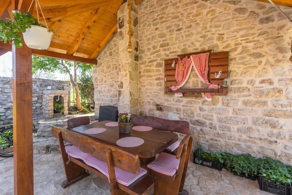 Hébergement de vacances Peaceful House In Nature Nearby National Park Krka *